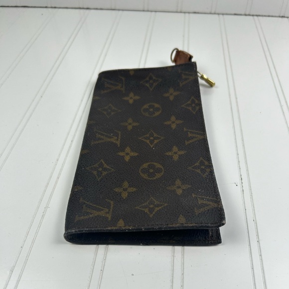 Louis Vuitton
Monogram Compact Tour Toiletry Pouch 20 Cosmetic Bag - Picture 8 of 14